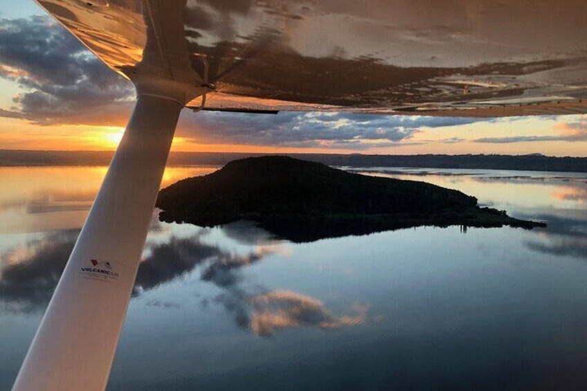 Crater Lakes Scenic Flight with Natural Hot Pool Bathing by Floatplane -Tour 2AH