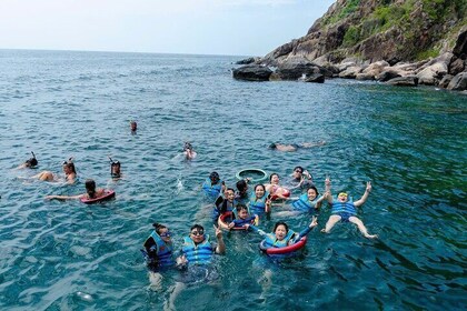 Snorkeling, Cocktails, Music Band and Cruise Nha Trang Tour