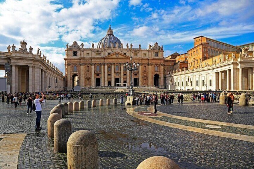 Vatican Secret Routes Guided Tour in Rome