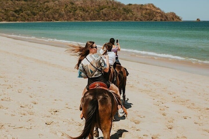 1 Hour Private Horseback Riding Tour in Playa Conchal