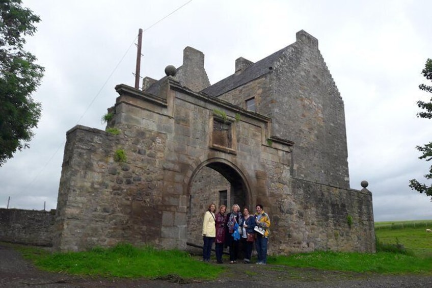 Outside Lallybroch (Midhope Castle)