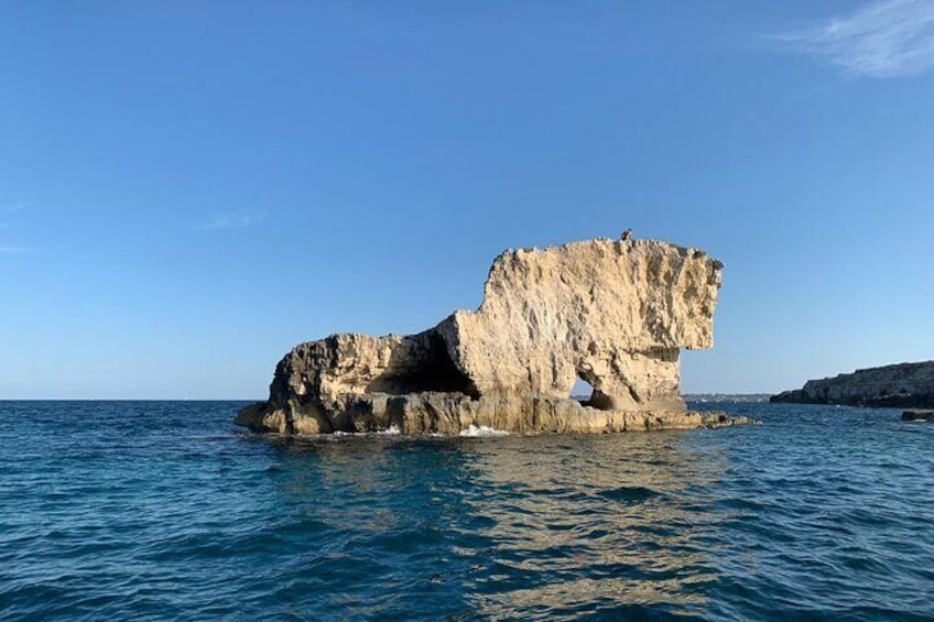 Boat excursion on the island of Ortigia with Snorkeling to the sea caves