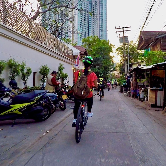 Discover the Mystical Beauty of Bangkok at Night