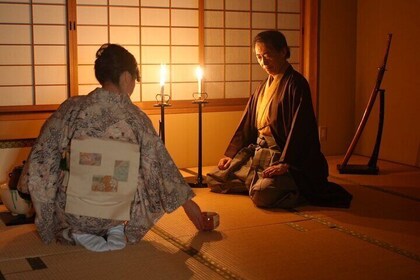 Ceremonia privada del té de Kioto en una posada japonesa
