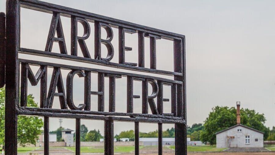 Sachsenhausen, East Side Gallery & Berlin Story Bunker Tour