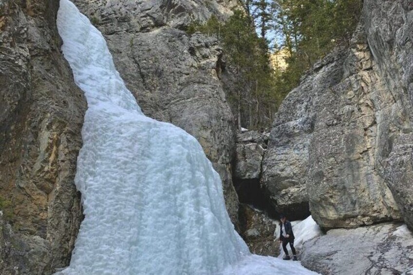 Grassi Lake and Grotto Canyon Ice Walk from Canmore