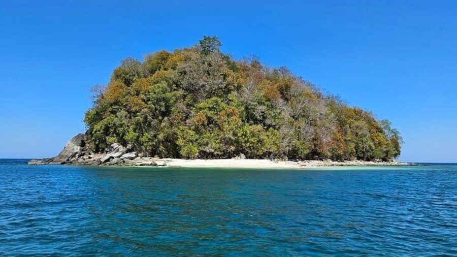 Snorkeling in Pandan Pandan Island