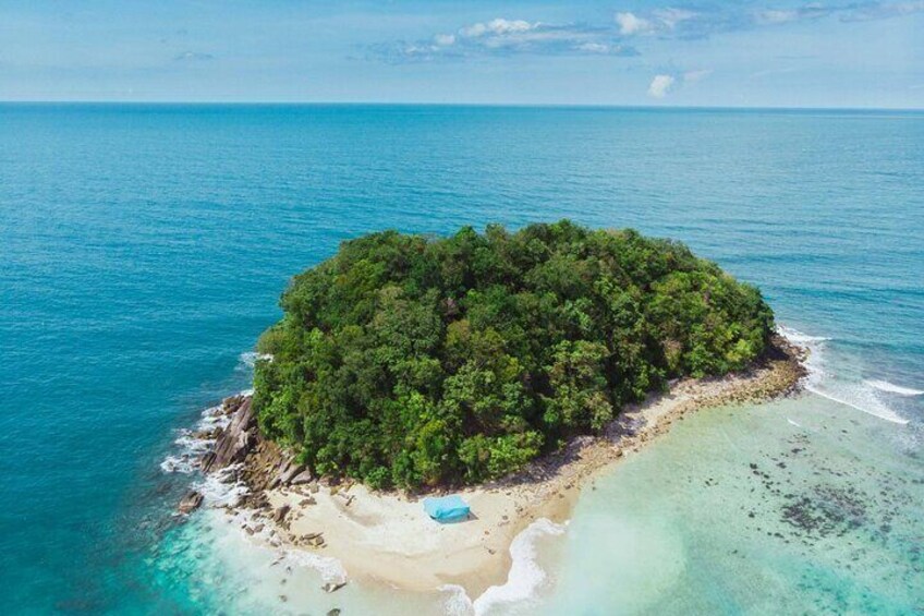 Snorkeling in Pandan Pandan Island