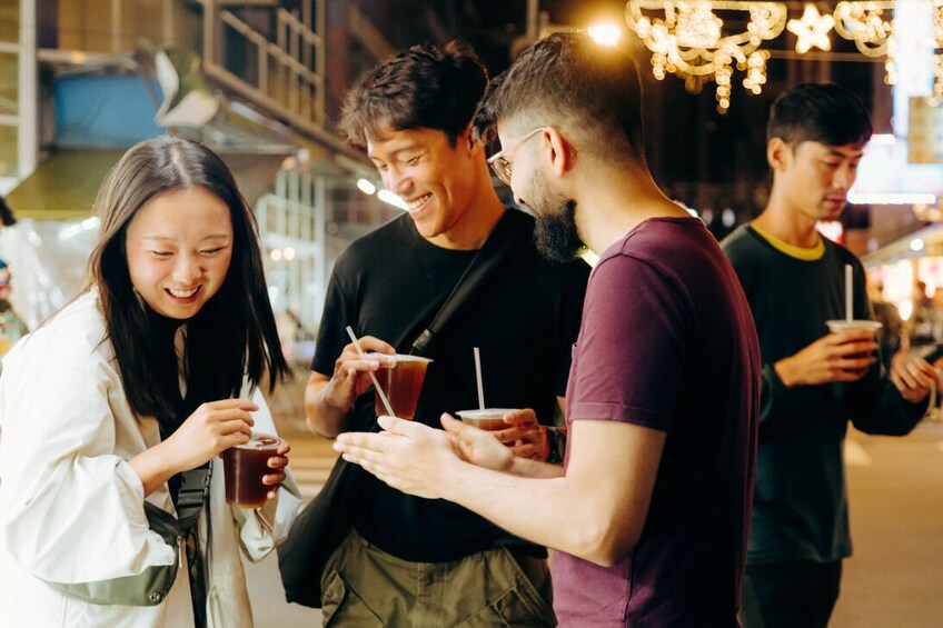 Taipei Food Tour: Historic Night Market & Convenience Store (Food Included)