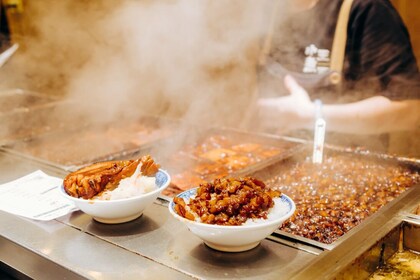 Tour gastronómico por Taipei: mercado nocturno histórico y tienda de conven...