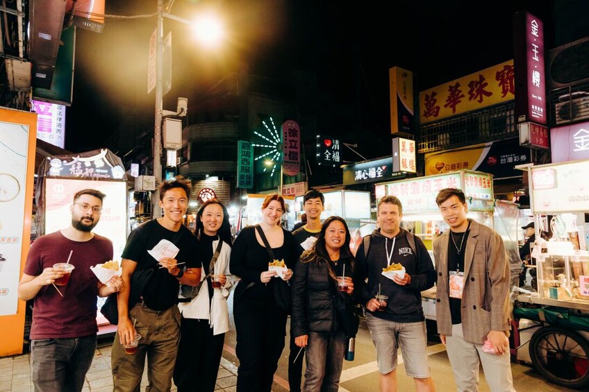 Taipei Food Tour: Historic Night Market & Convenience Store (Food Included)