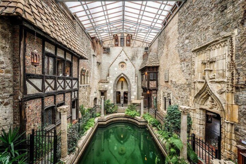 Hammond Castle Courtyard