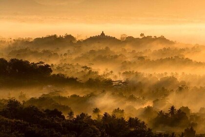 Yogyakarta Sunrise Punthuk Setumbu Borobudur and Prambanan tour