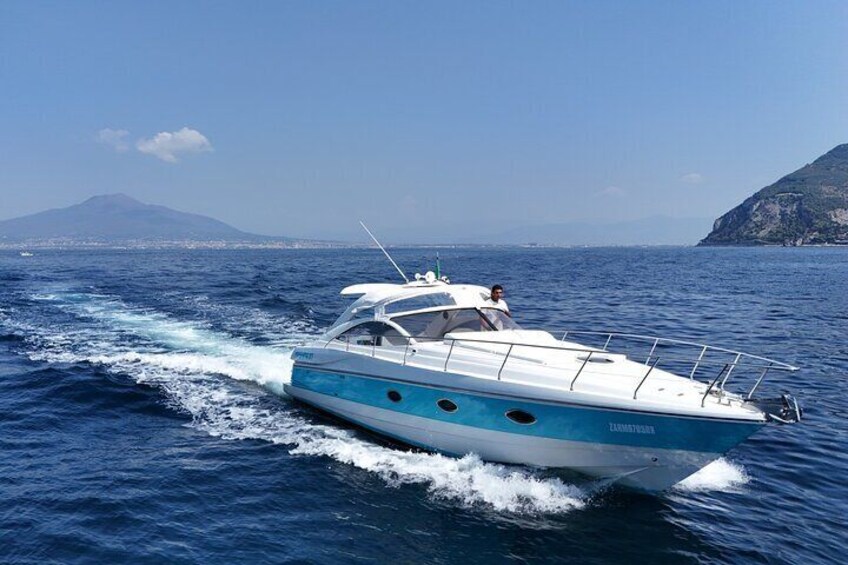 Pershing 37