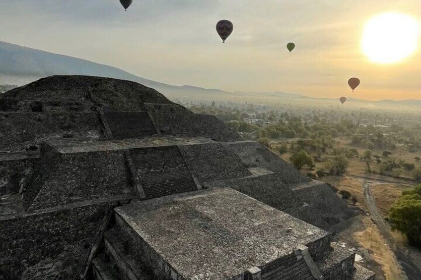 Balloon Flight with Breakfast in Cave and Round Trip CDMX