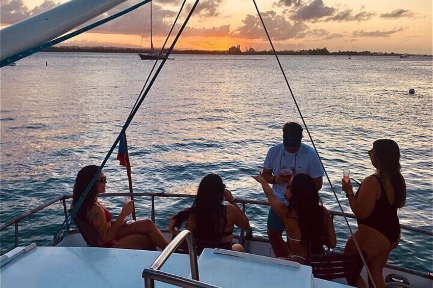 • Party Boat at San Juan Bay: Day Cruise II | Drink & Snacks •