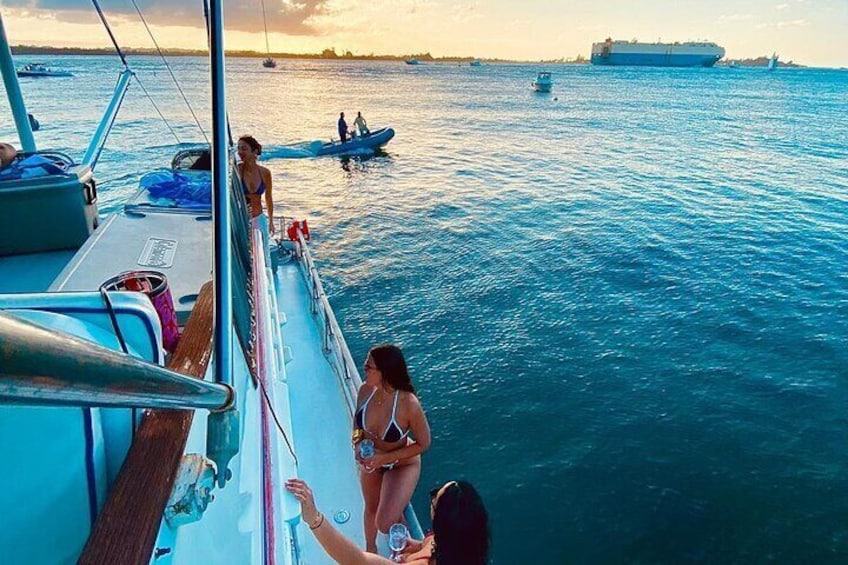 • Party Boat at San Juan Bay: Day Cruise II | Drink & Snacks •