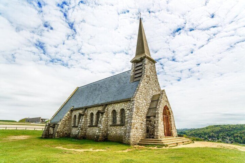 The Chapel of Notre-Dame de la Garde is dedicated to fishermen. The chapel offers a peaceful atmosphere, and the view from this vantage point is stunning, encompassing both the cliffs and the sea.