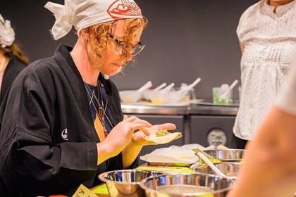 Clases de cocina Gyoza en Kioto: Muñecas tradicionales japonesas
