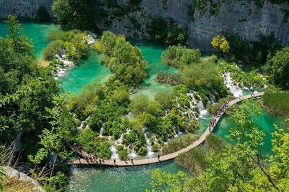 Plitvice Lakes Guided Tour From Split and Lunch