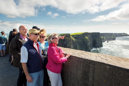 Falaises de Moher, Ennis Town et Bunratty Castle Day Tour de Dublin