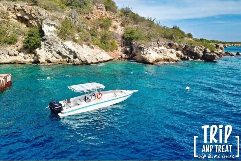 This is our 30 footer. We are docked at the Tugboat which offers great snorkeling