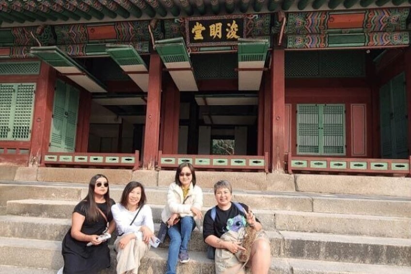 Seoul 4 Hour Private Walking Tour with Certified Guide