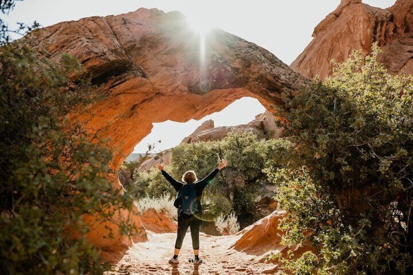 Sandstone Arch Hike and Desert Wildlife Adventure