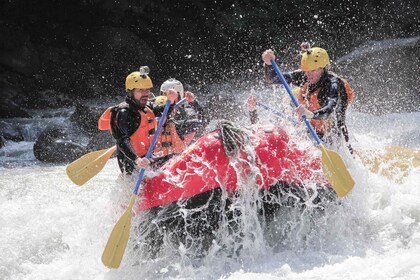 Von Interlaken aus: Lütschine Fluss Wildwasser-Rafting