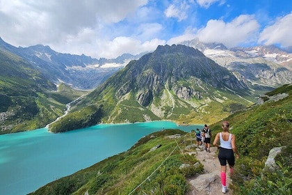 Private Full-Day Hiking Swiss Alps, lake and grill