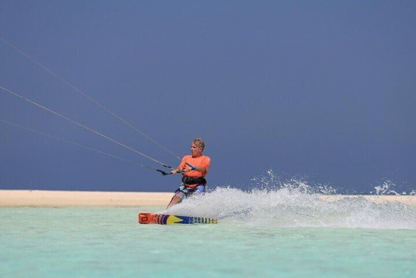 Ultimate Thrill: 4 Days of Kite Surfing and Transfers - Hurghada