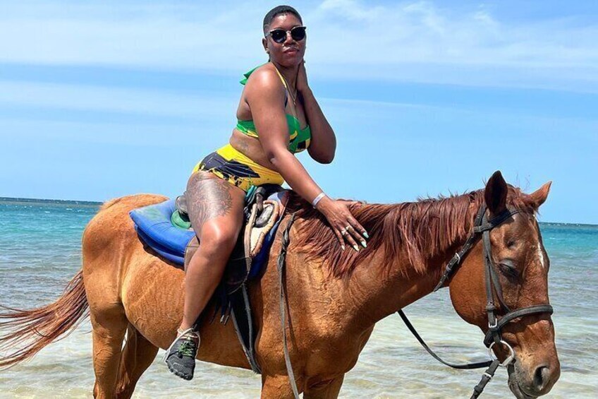 Pose for a pic on the big stallion