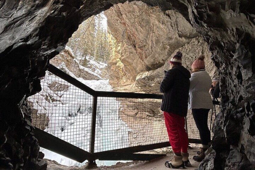 Banff: Lake Louise, Minnewanka, & Johnston Canyon Shuttle Service
