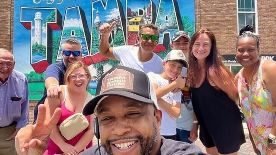 Sightseeing group tour - Tampa Postcard Mural