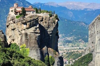 Day Trip From Athens To Meteora