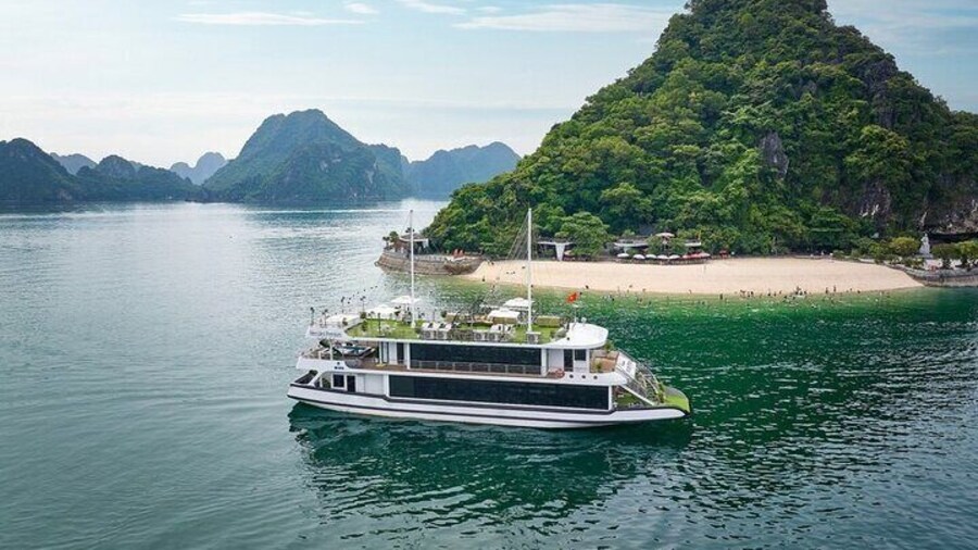 Halong Day Cruise with Buffet, Sunset Party, and Jacuzzi