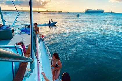 Party Boat San at San Juan Bay Day Cruise with Drink and Snacks