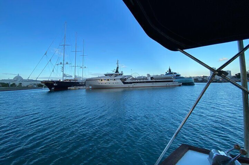 Party Boat at San Juan Sunset Cruise to EL Morro Castell & Drinks