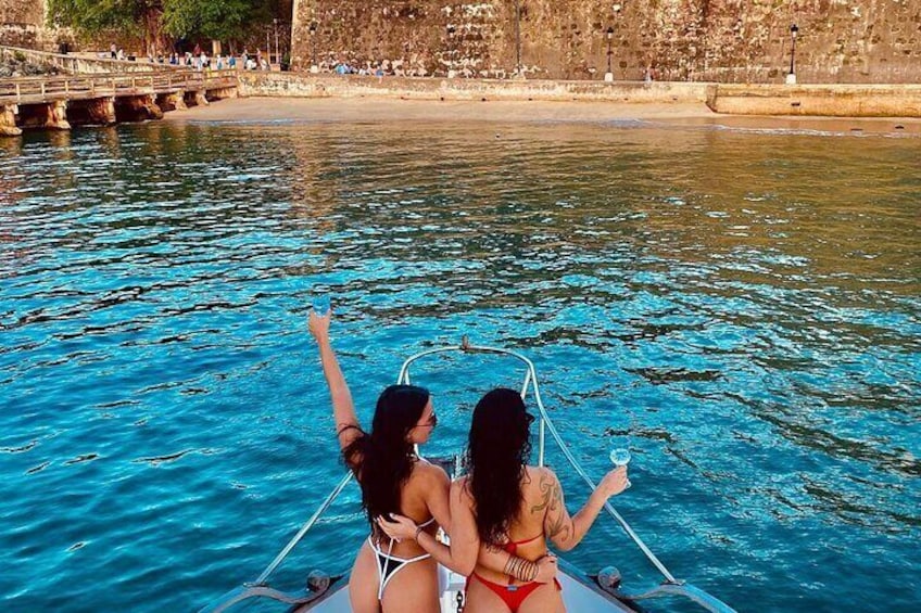 Party Boat at San Juan Sunset Cruise to EL Morro Castell & Drinks