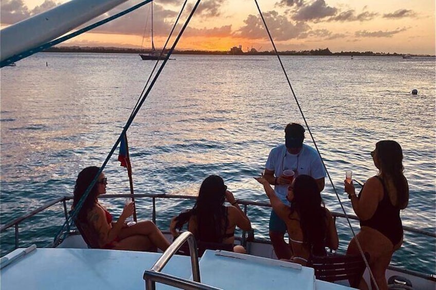 Party Boat at San Juan Sunset Cruise to EL Morro Castell & Drinks