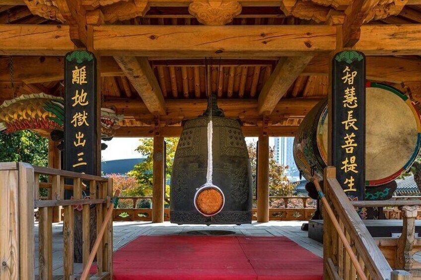 Seoul Gangnam Night Tour with Gourmet Dining and Temple Visit