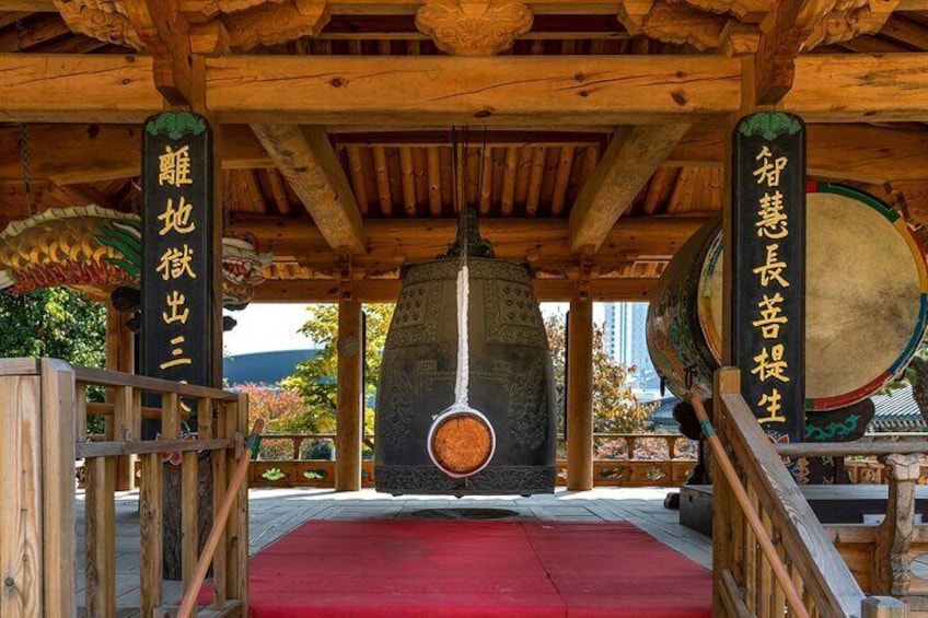 Seoul Gangnam Night Tour with Gourmet Dining and Temple Visit