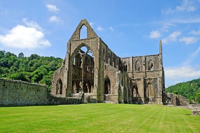 From Cardiff: Wye Valley's Wonders and Beyond Full-Day Tour