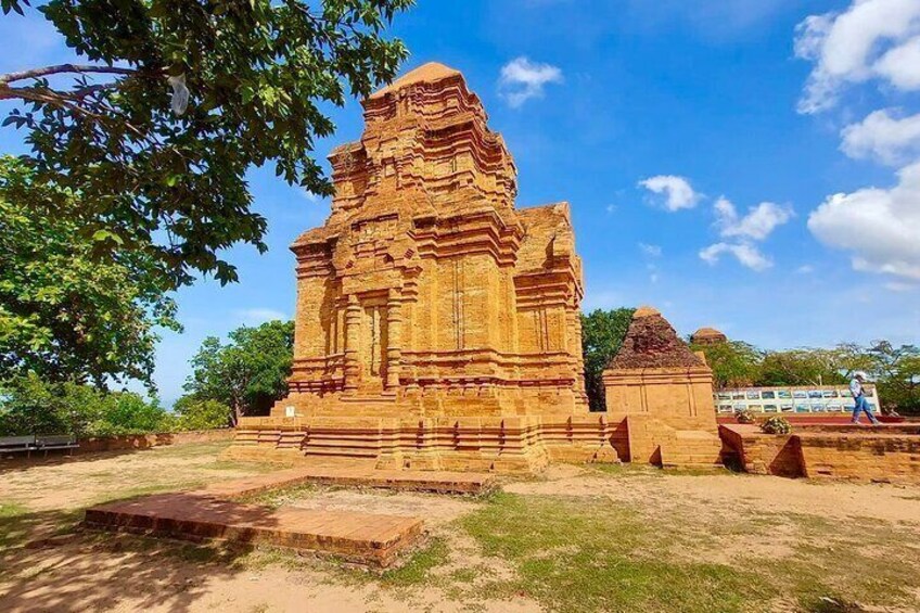 Phan Thiet Highlights: Ta Cu Mountain, Lying Buddha & Cham Tower