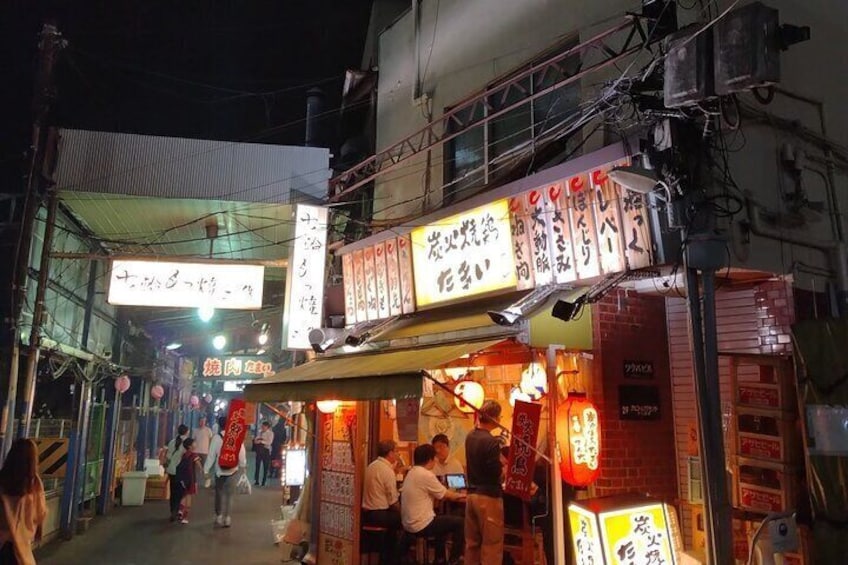 Izakaya Hopping Night Tour in nostalgic area