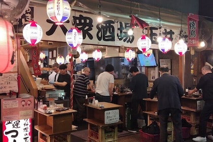 Izakaya Hopping Night Tour in nostalgic area