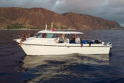 Private Cruise to Calheta and Caniçal Coasts