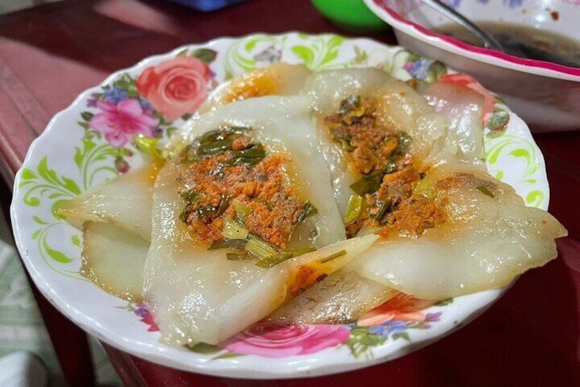 Hue Evening Cyclo Food Tour & Folk Music on Perfume River