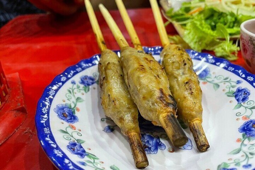 Hue Evening Cyclo Food Tour & Folk Music on Perfume River