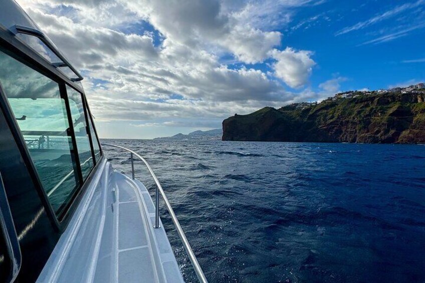 Calheta-Cabo Girão Shared Boat Roundtrip at Morning or Sunset